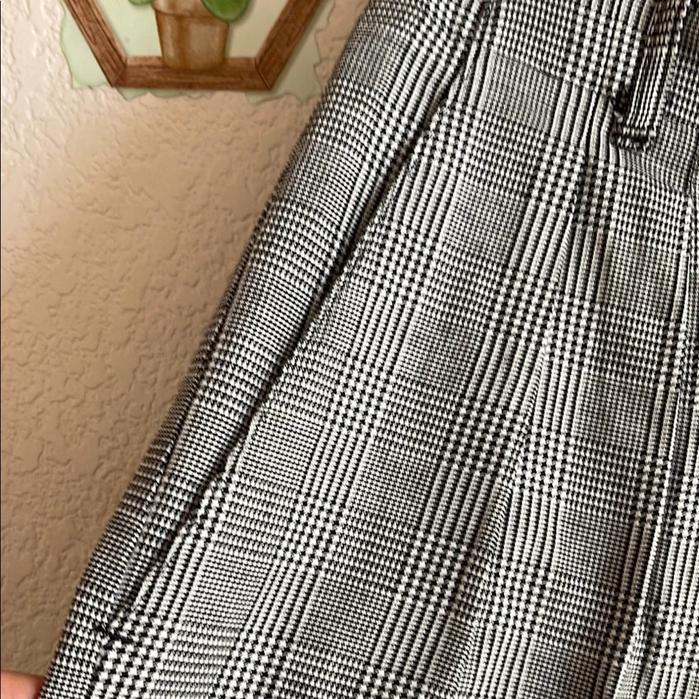 Hunt Club Gray Bermudas with Pleats and High Waist - Picture 4 of 8